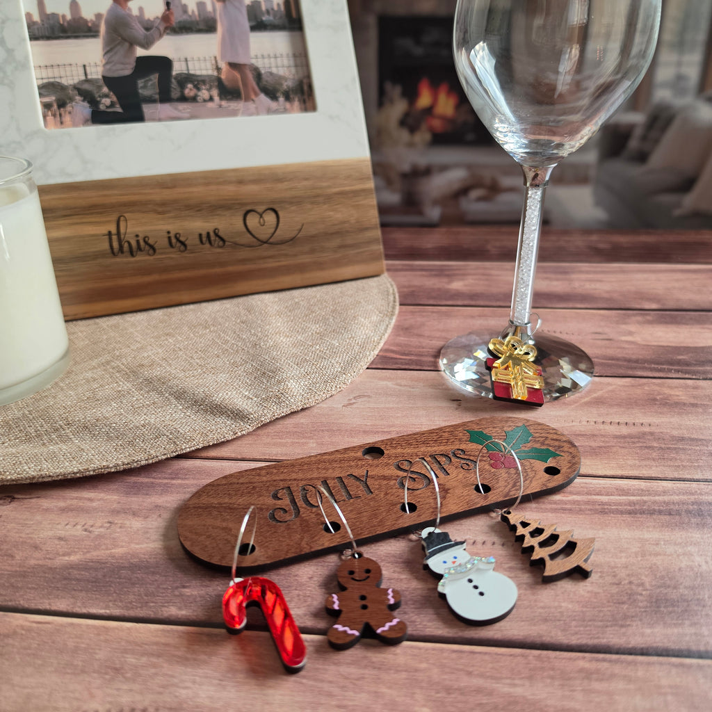 Jolly Sips Holiday Wine Charms with Wooden Holder