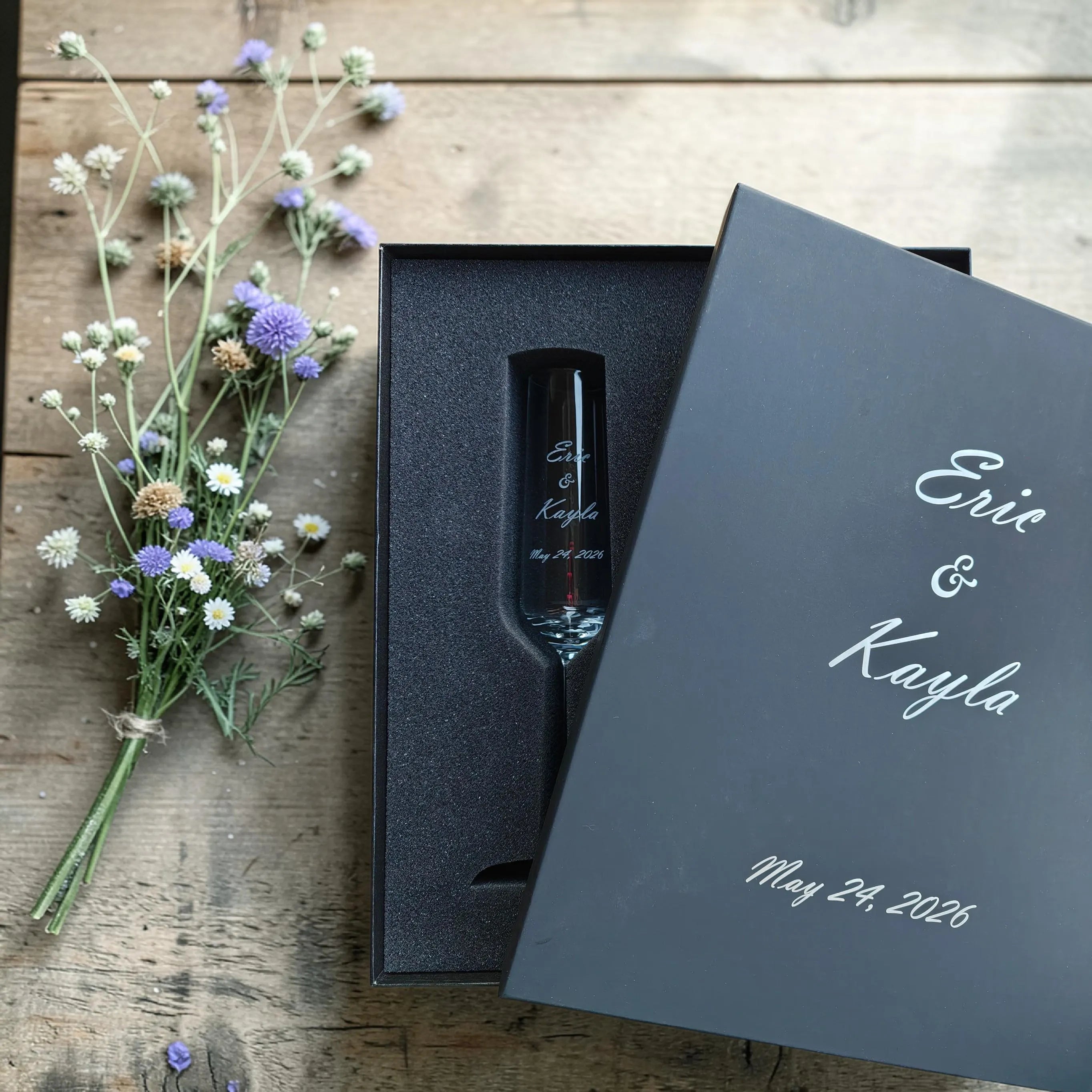 Engraved crystal wedding champagne flutes set