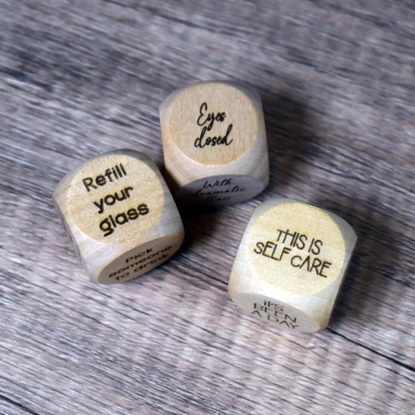 The Sip Set – Engraved Wooden Wine Dice Game