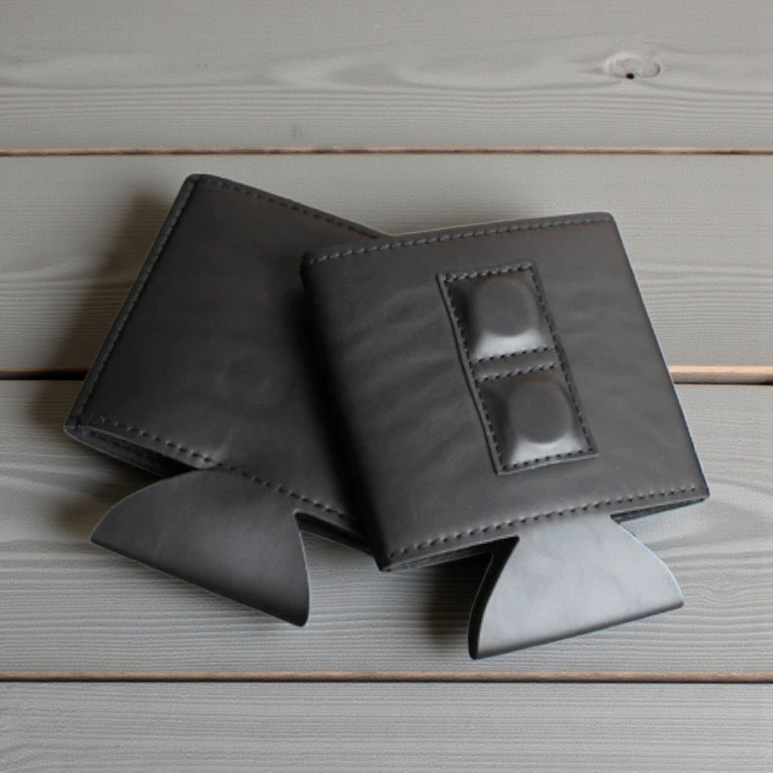 Magnetic Leatherette Can Duster